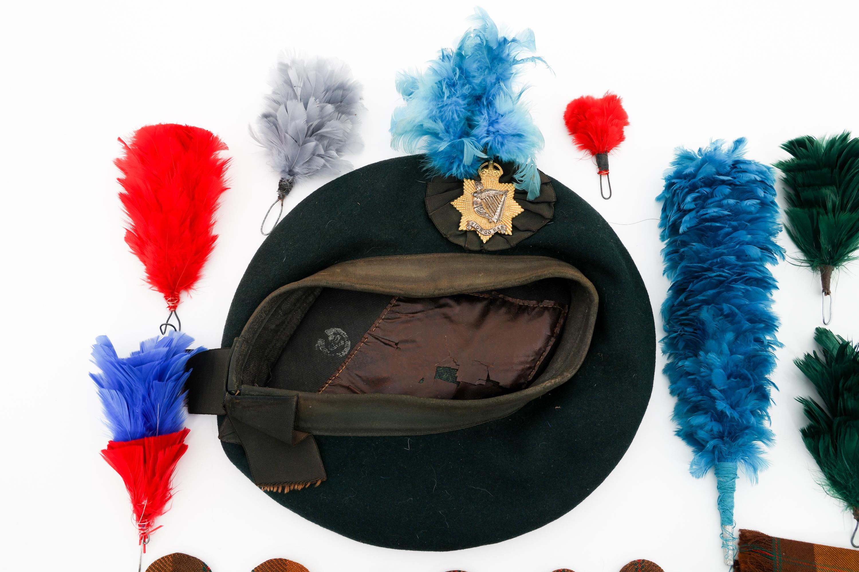 WWII - COLD WAR UK IRISH RANGERS BERET & PLUMES