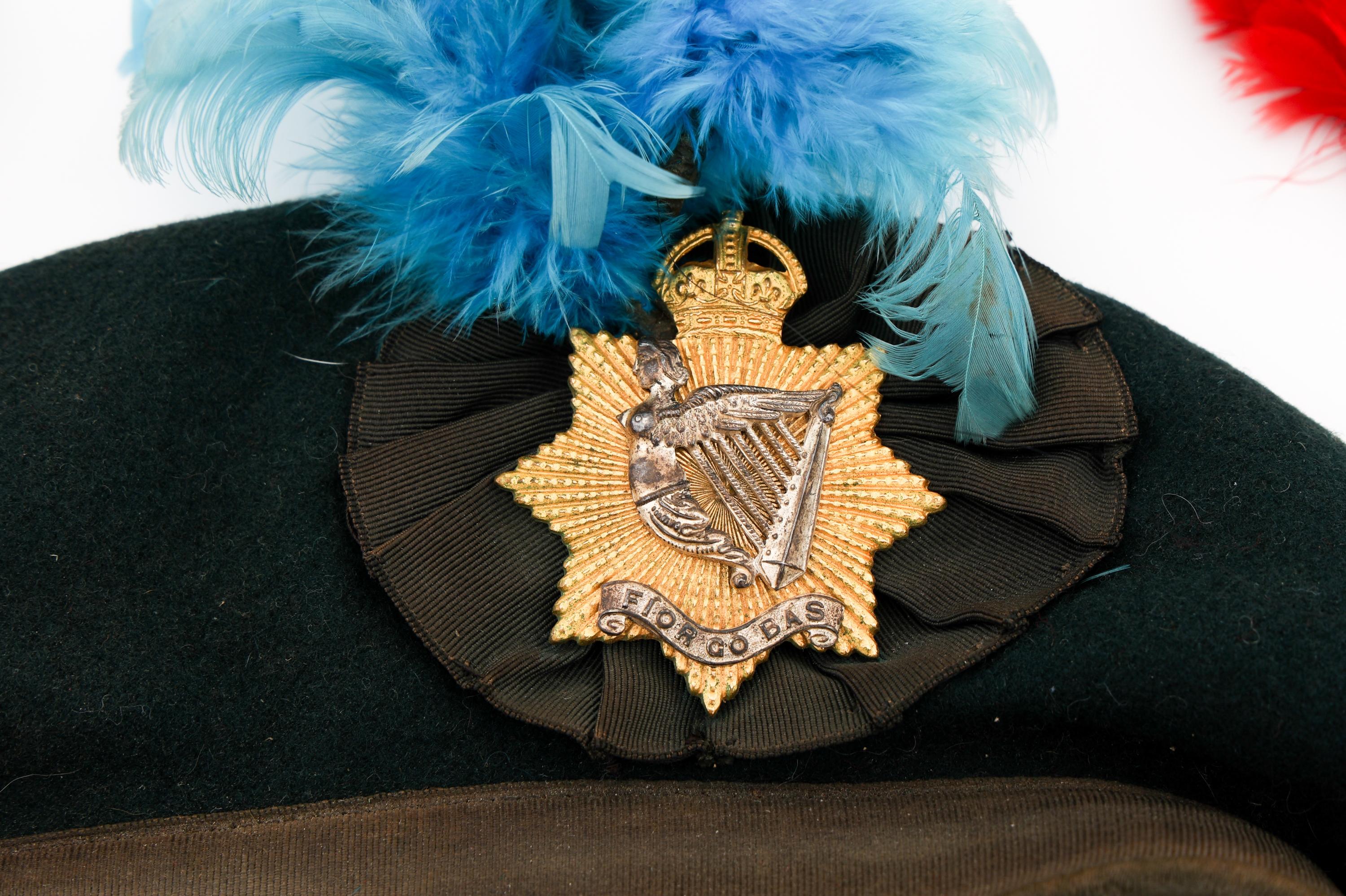 WWII - COLD WAR UK IRISH RANGERS BERET & PLUMES