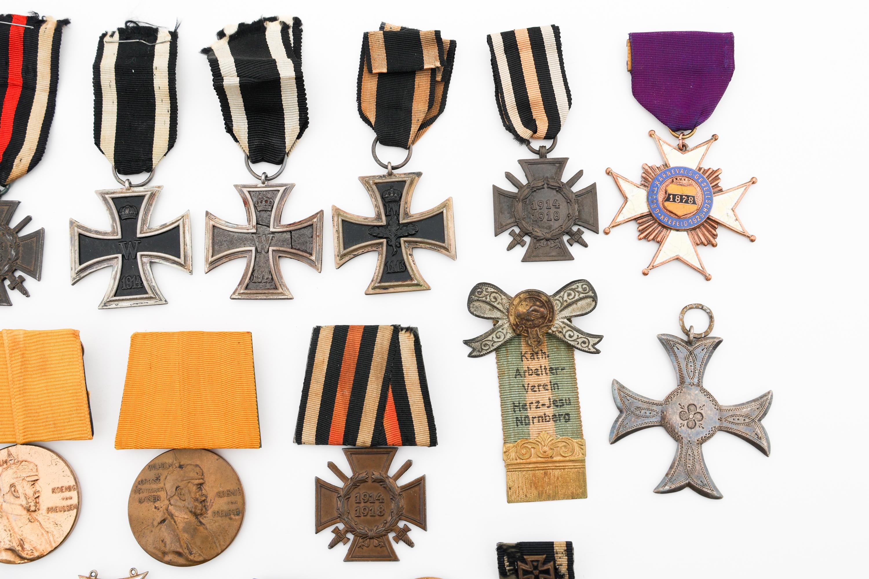 WWI GERMAN IRON CROSS, MEDALS, & BADGES