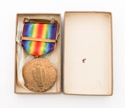 WWI US VICTORY MEDALS WITH CLASPS & RIBBONS