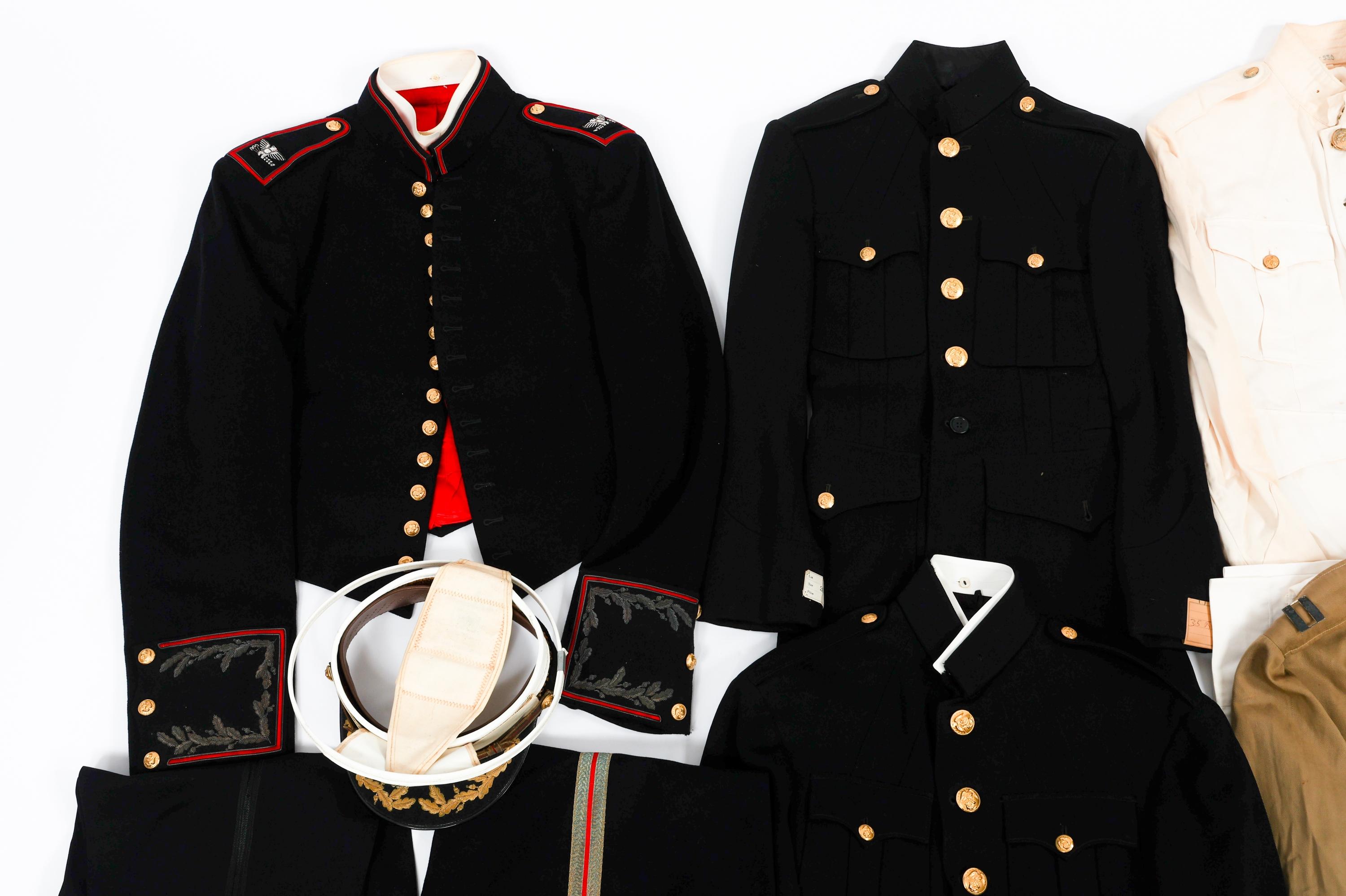 WWII - COLD WAR US MARINE CORPS OFFICER UNIFORMS