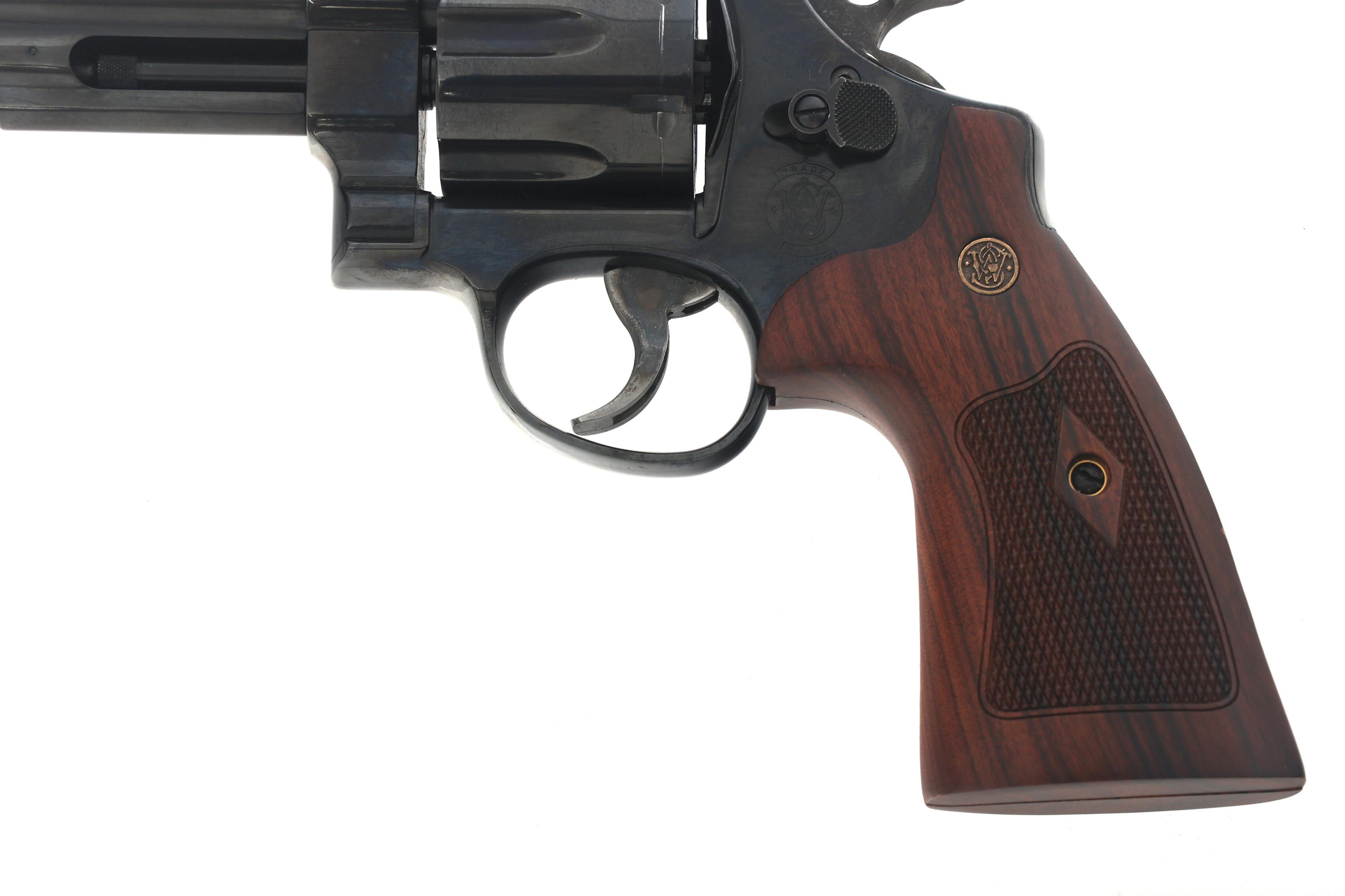 SMITH & WESSON MODEL 57-6 41 MAG CALIBER REVOLVER