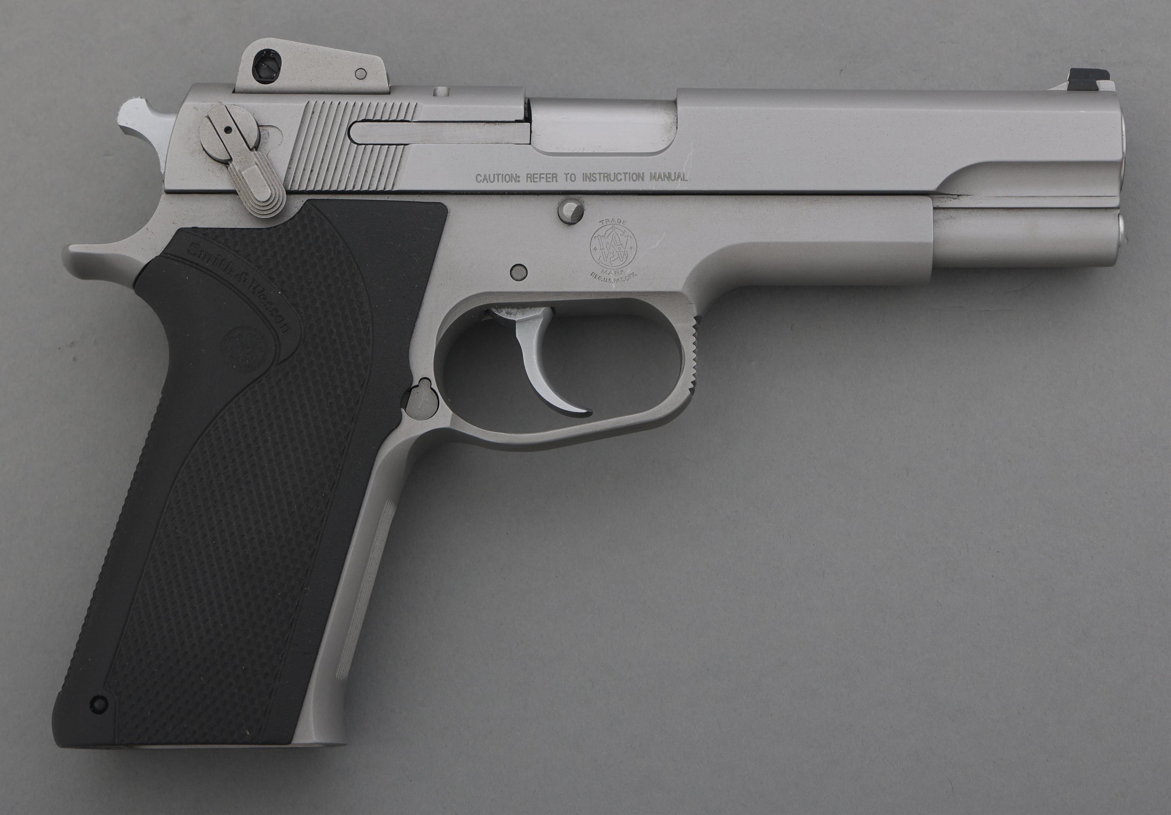 SMITH & WESSON MODEL 1006 10MM CALIBER PISTOL