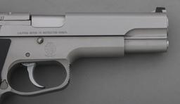 SMITH & WESSON MODEL 1006 10MM CALIBER PISTOL