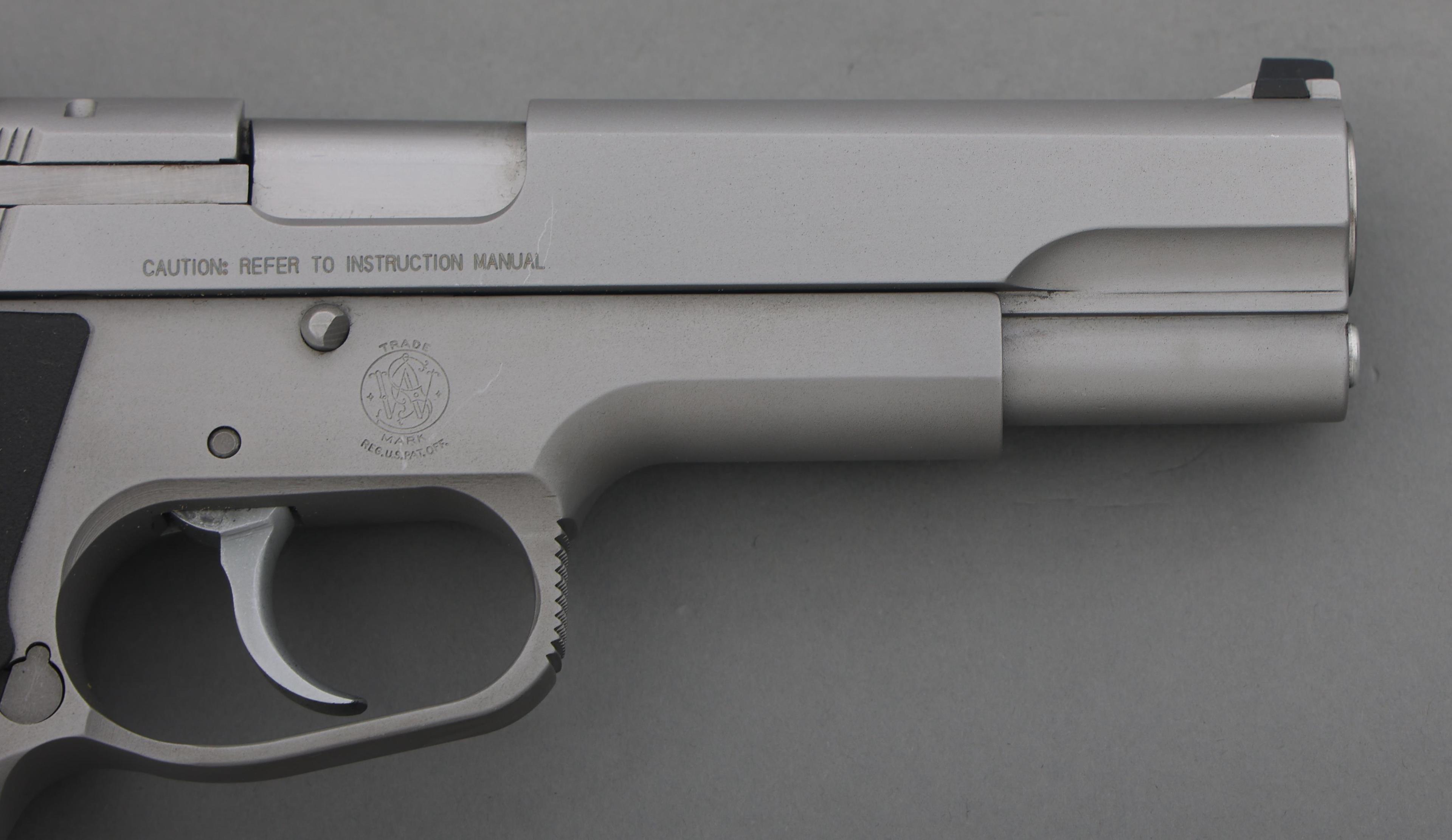 SMITH & WESSON MODEL 1006 10MM CALIBER PISTOL