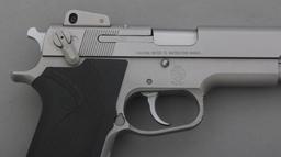 SMITH & WESSON MODEL 1006 10MM CALIBER PISTOL