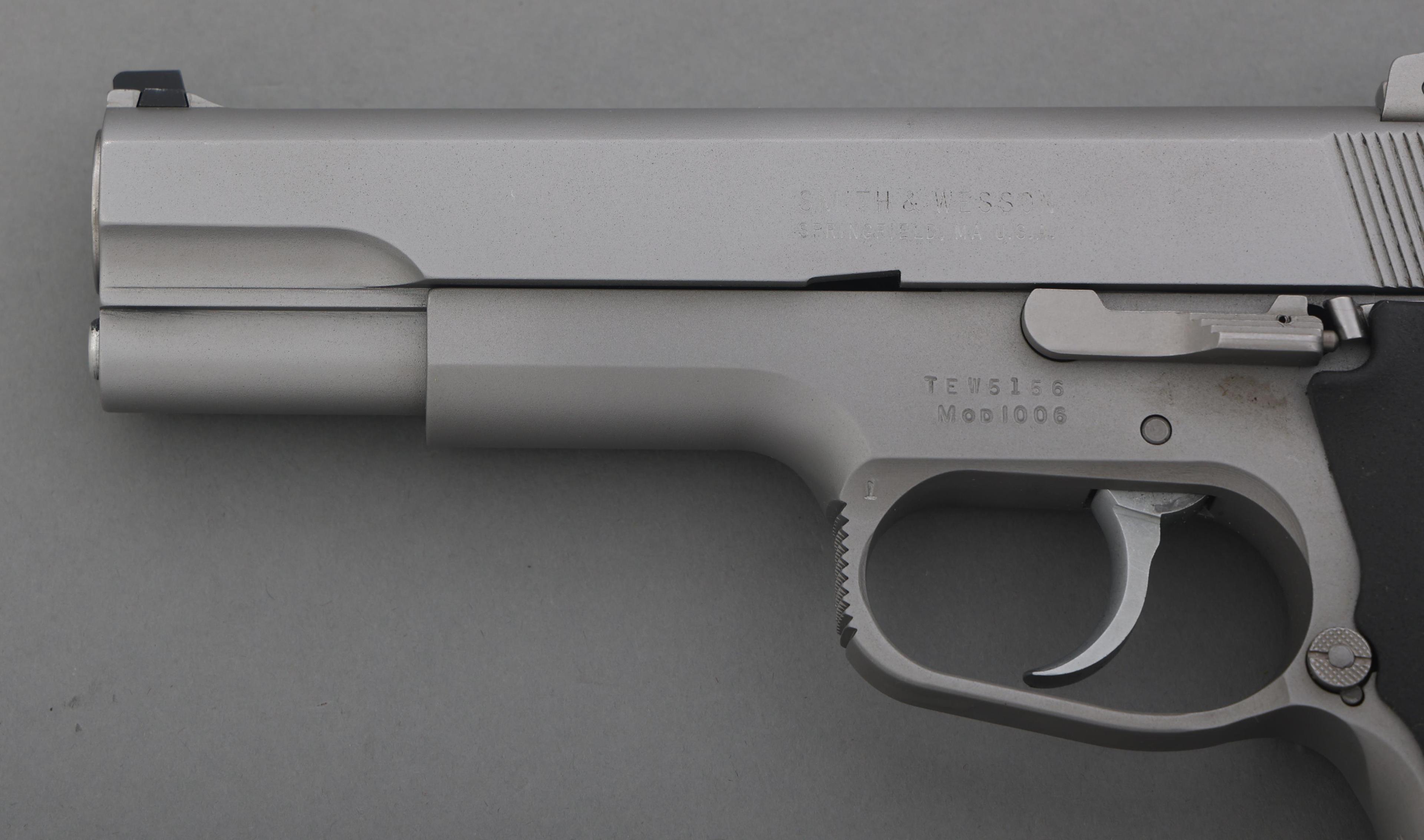 SMITH & WESSON MODEL 1006 10MM CALIBER PISTOL