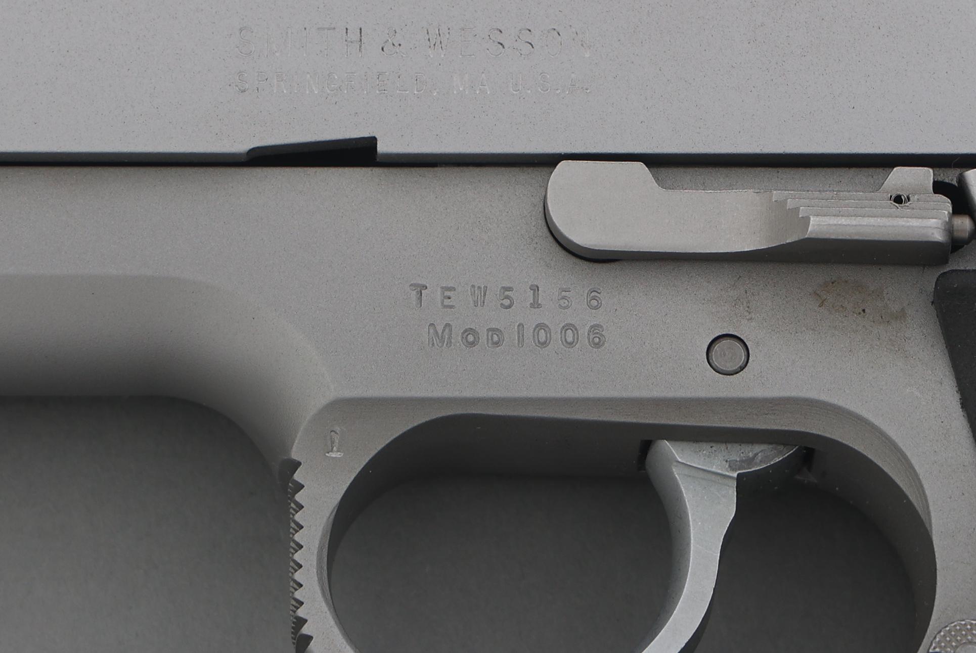 SMITH & WESSON MODEL 1006 10MM CALIBER PISTOL