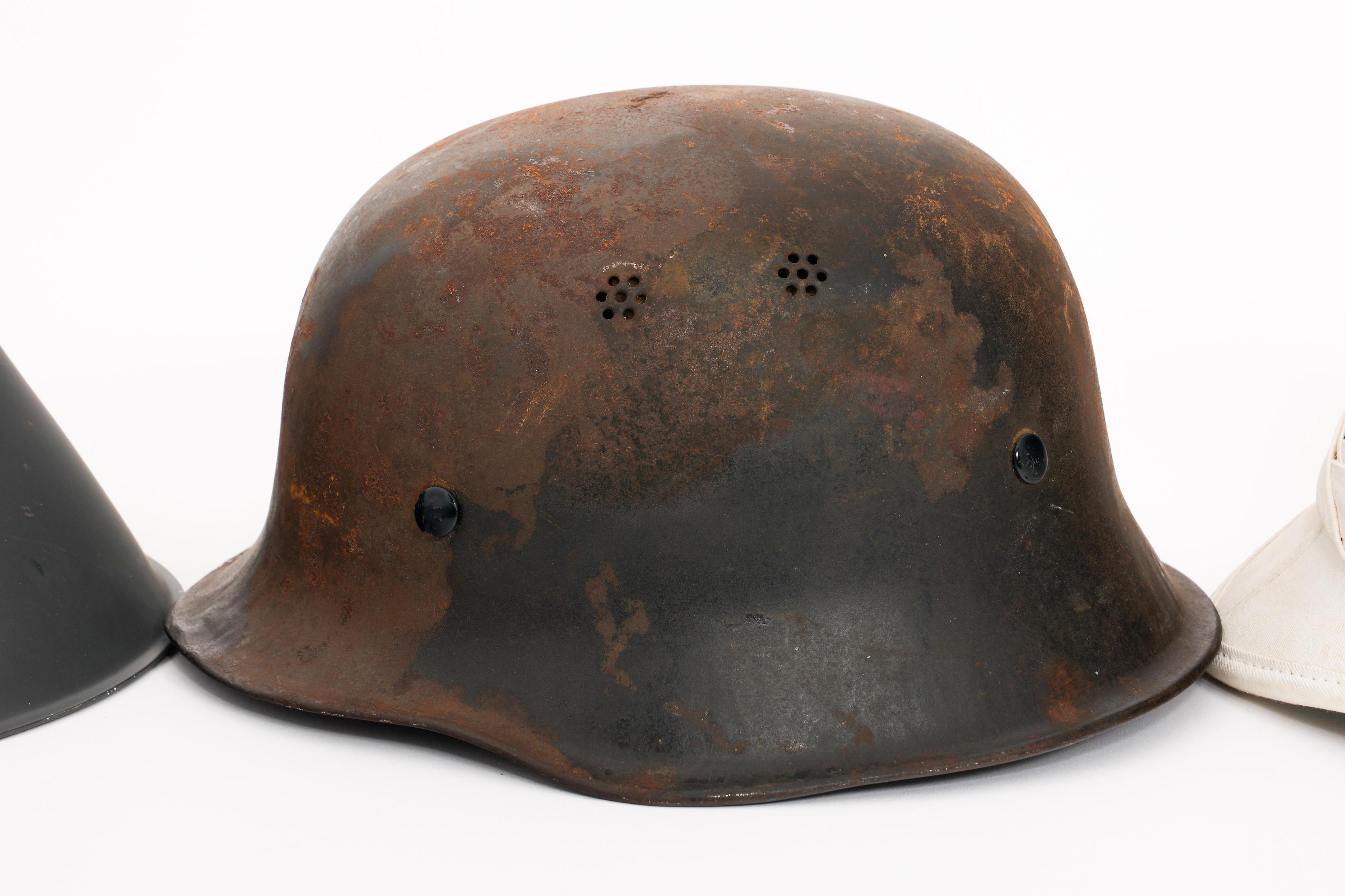 WWII - COLD WAR WORLD MILITARY COMBAT HELMETS