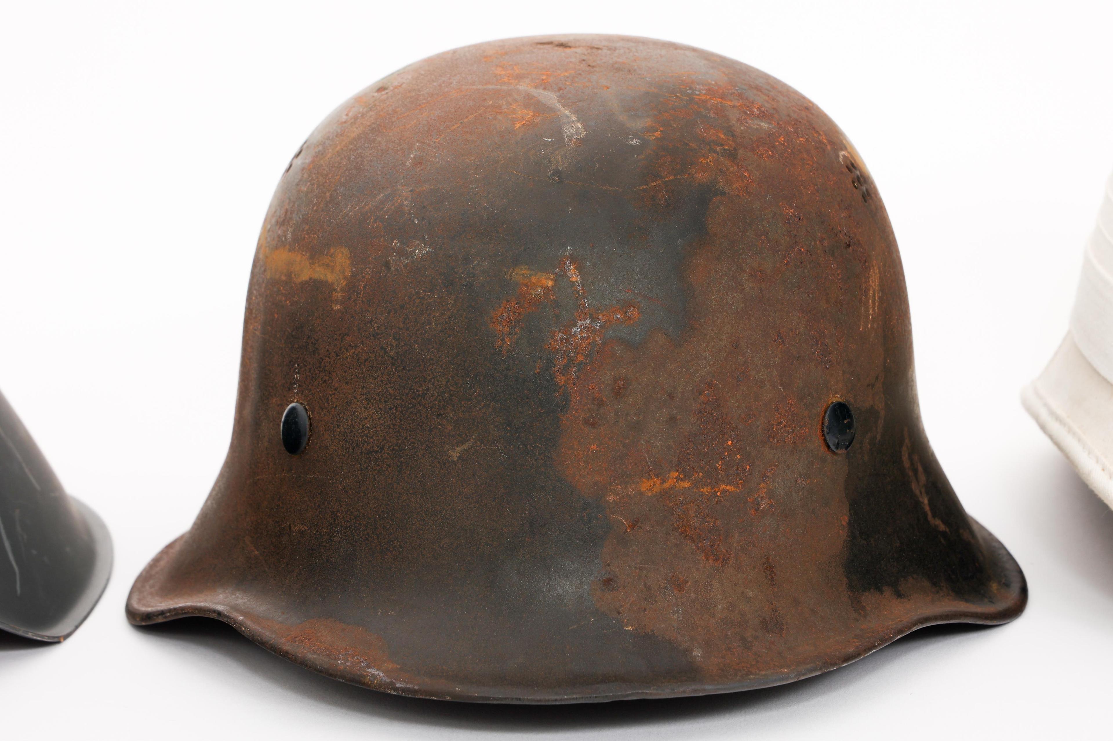 WWII - COLD WAR WORLD MILITARY COMBAT HELMETS