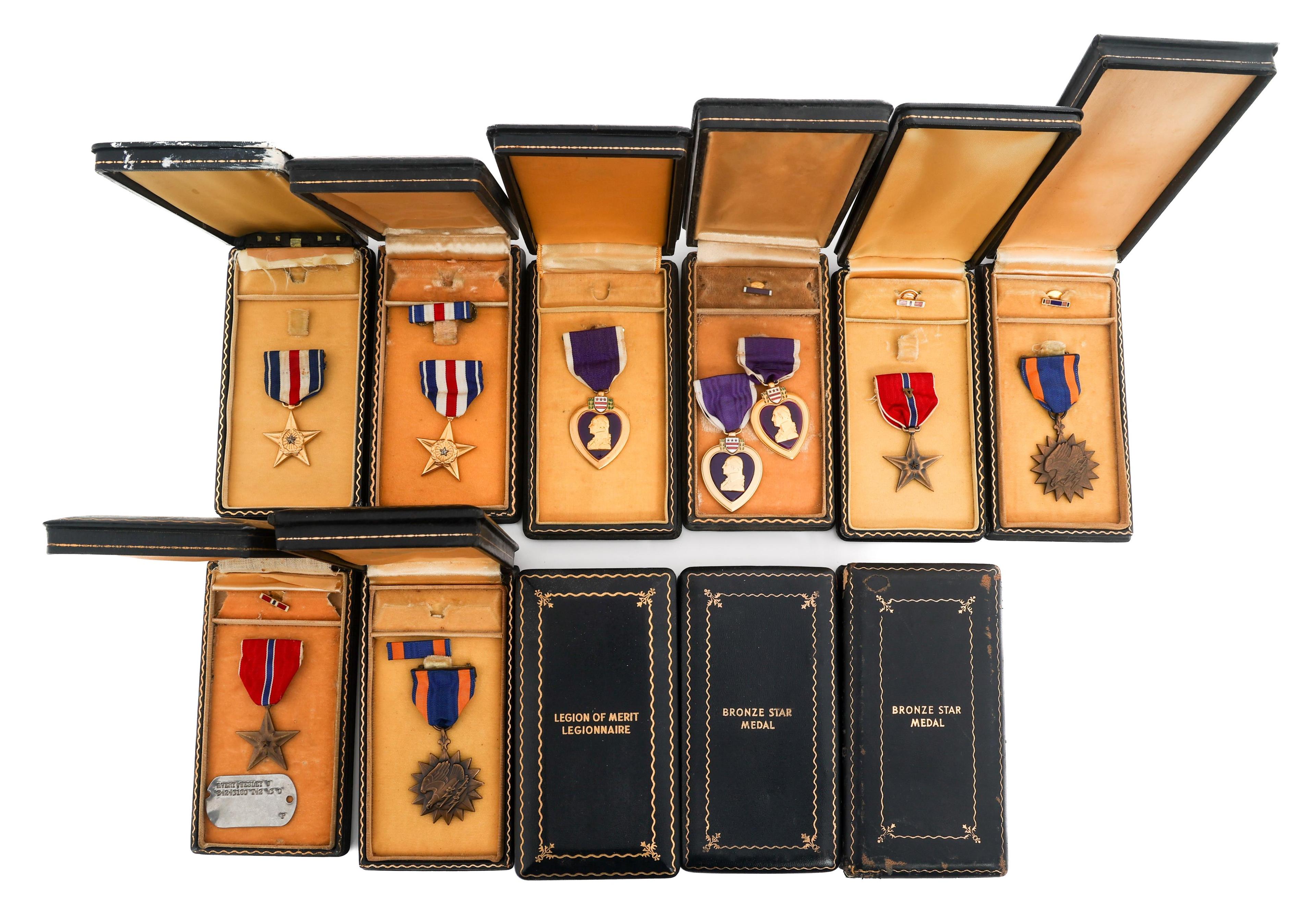 WWII - COLD WAR US ARMY MEDALS & COFFIN CASES