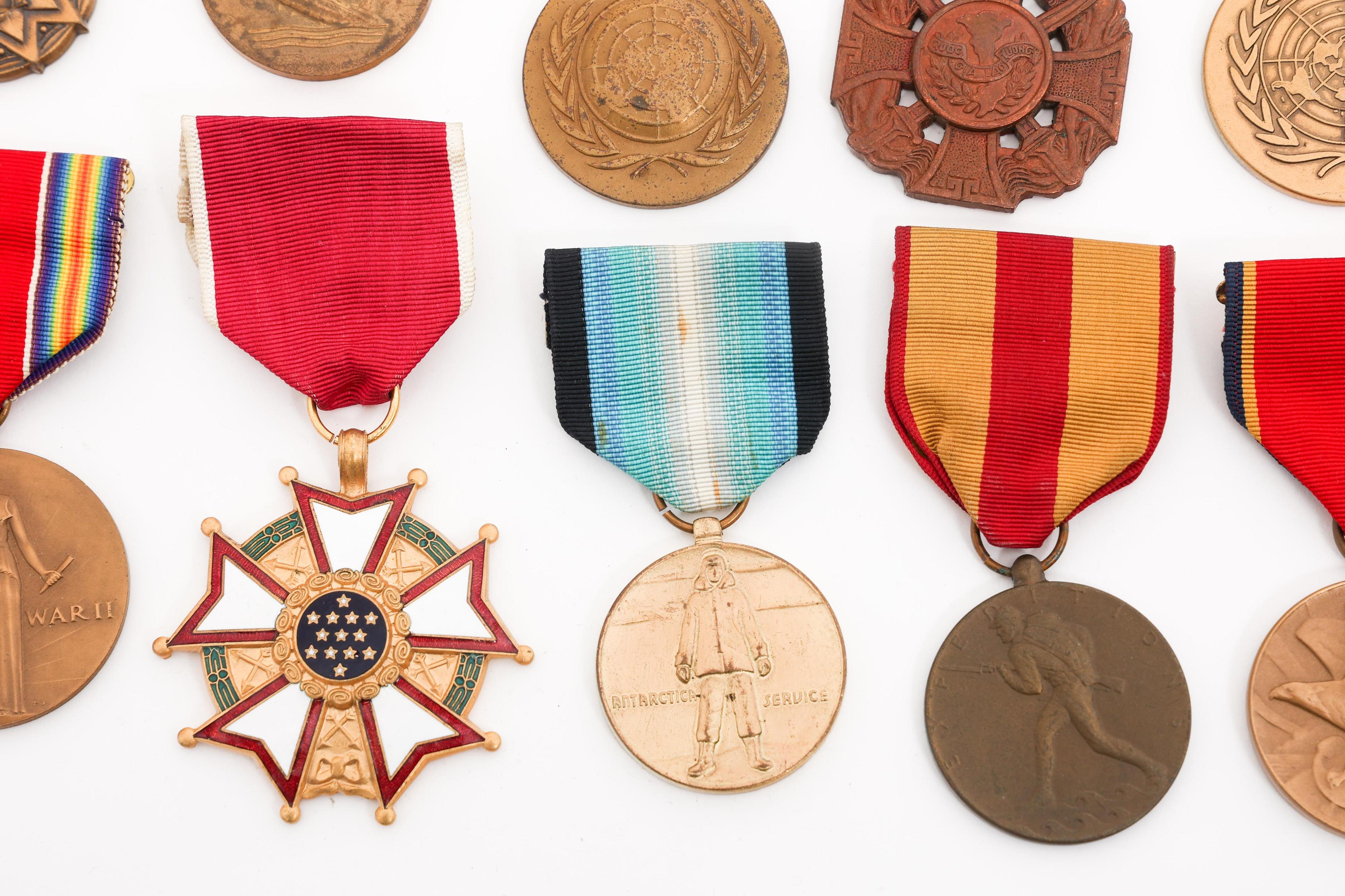 WWII - COLD WAR US ARMED FORCES MEDALS