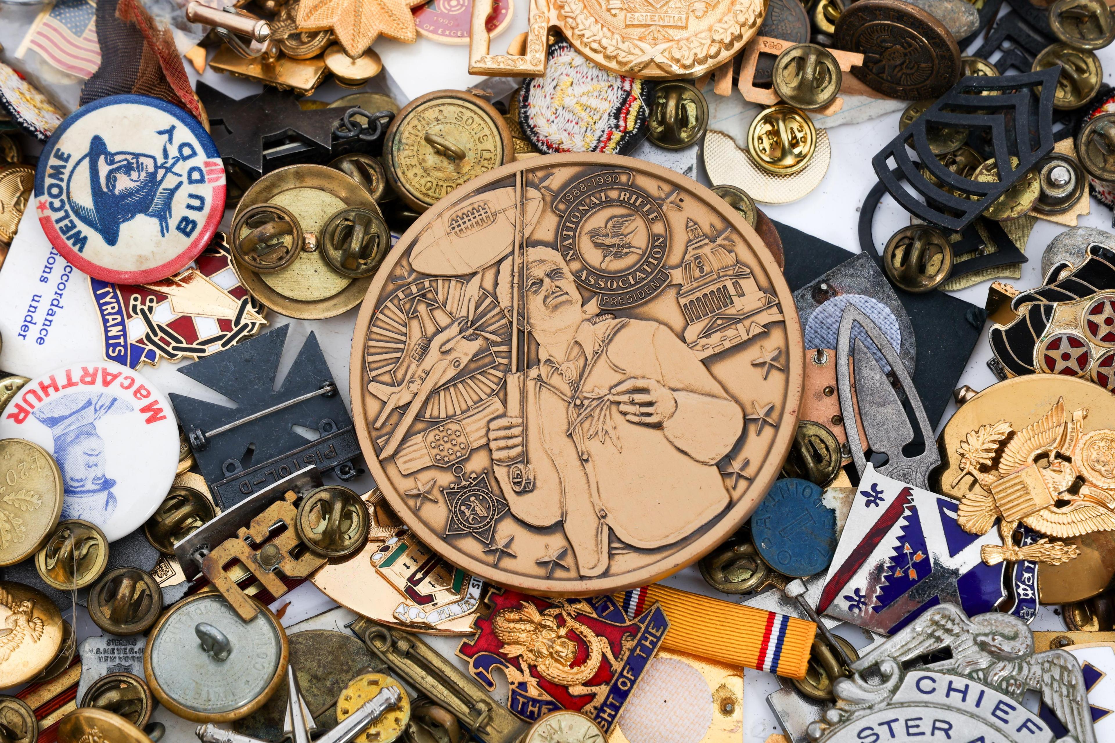 WWII - COLD WAR US ARMED FORCES INSIGNIA BONANZA