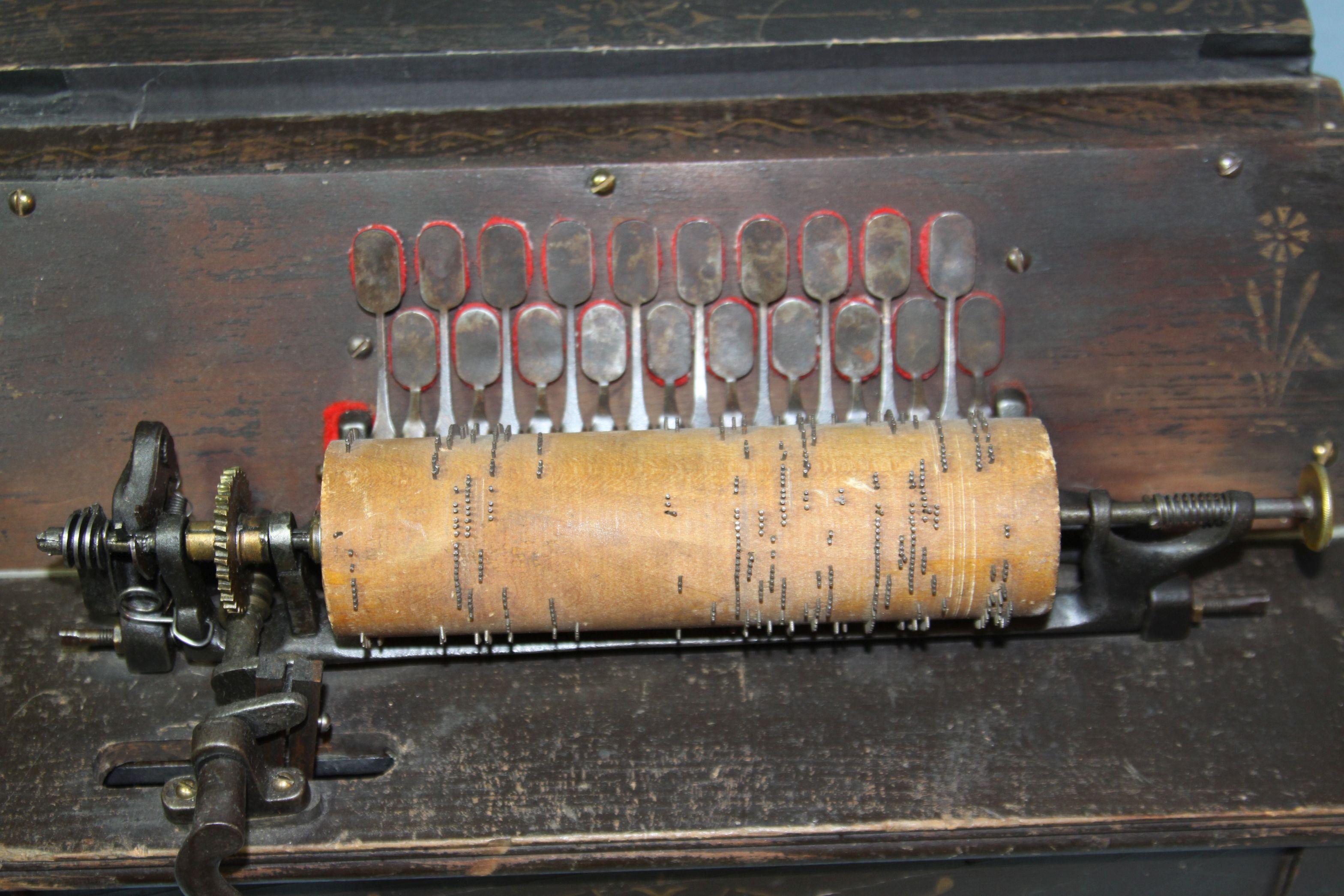 Gem Roller music box w/several rolls