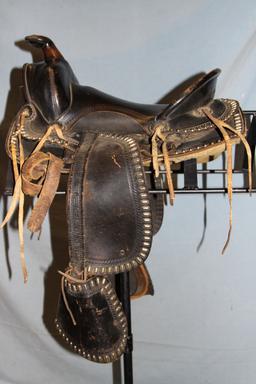 Youth saddle, studded