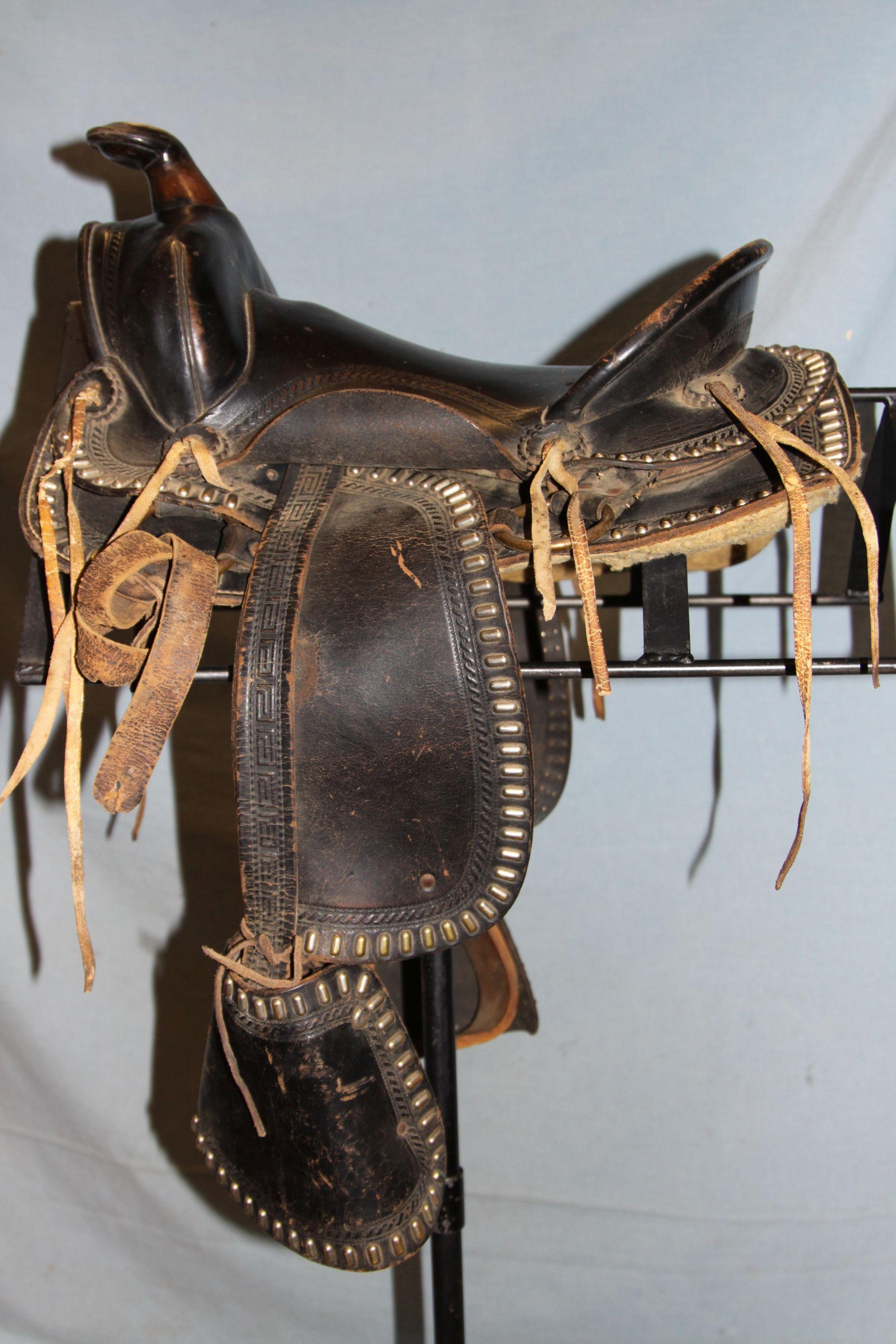 Youth saddle, studded