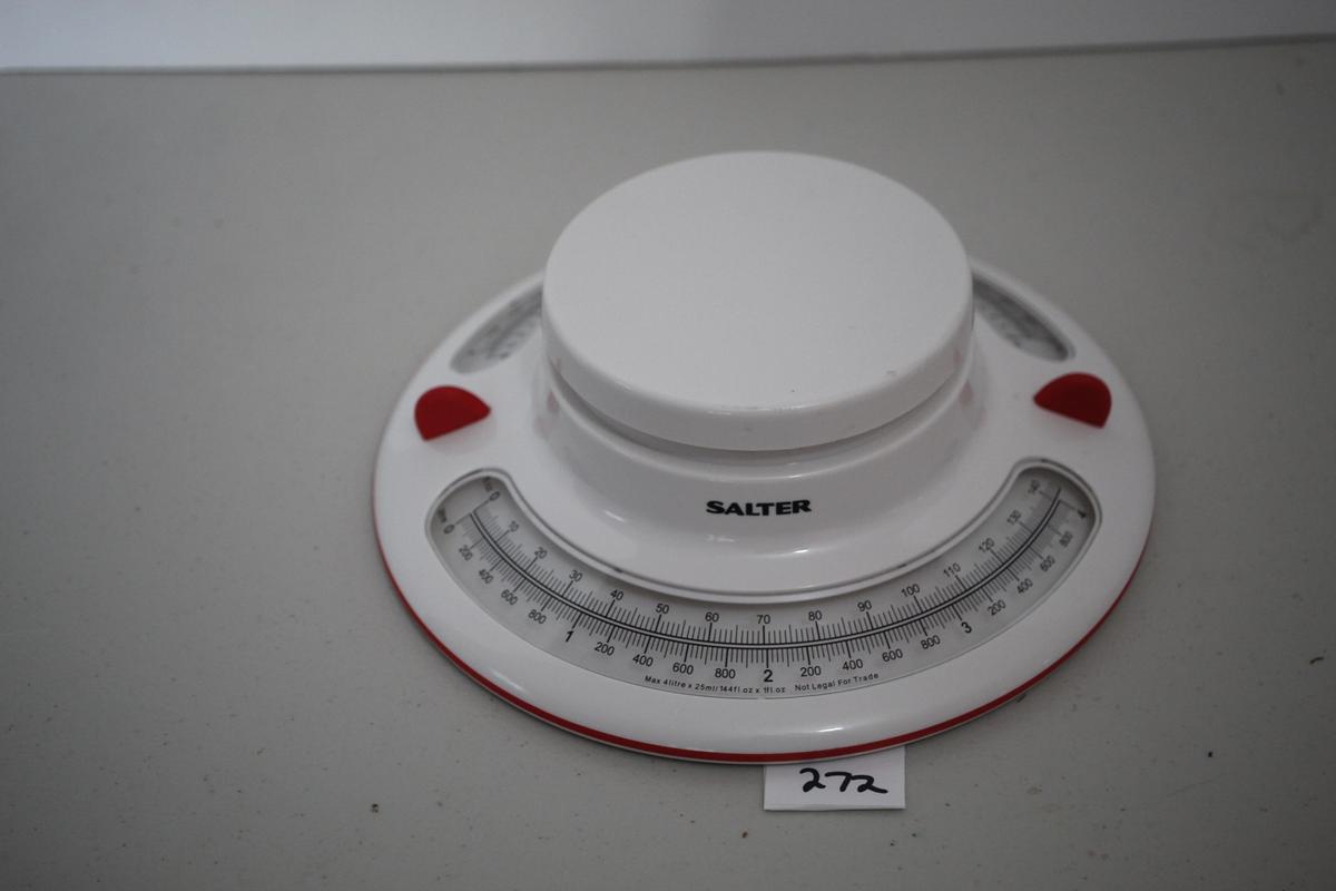 Salter Scale, Plastic, 3 1/2" x 9" Round