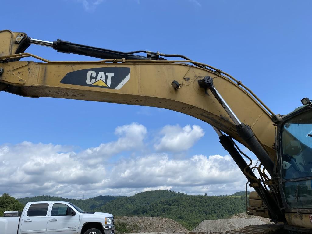 CATERPILLAR 330D L EXCAVATOR, S/N: CAT0330DLMWP00588, 15,271 HOURS SHOWING, CAT REMAN C-9 DIESEL