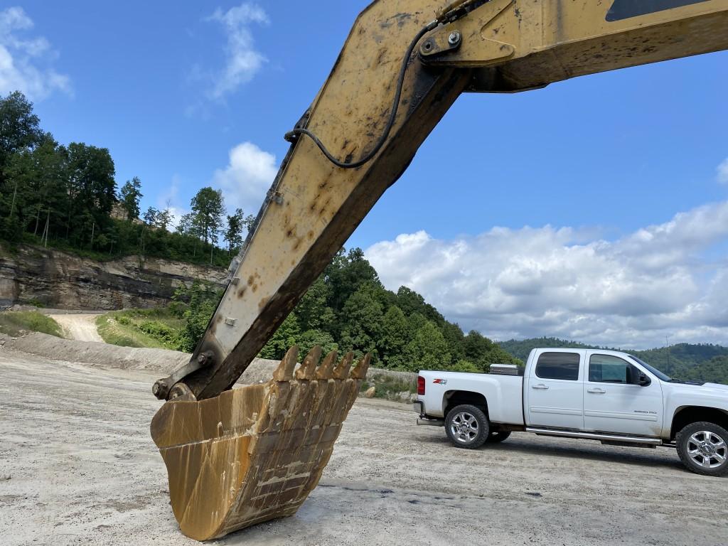 CATERPILLAR 330D L EXCAVATOR, S/N: CAT0330DLMWP00588, 15,271 HOURS SHOWING, CAT REMAN C-9 DIESEL