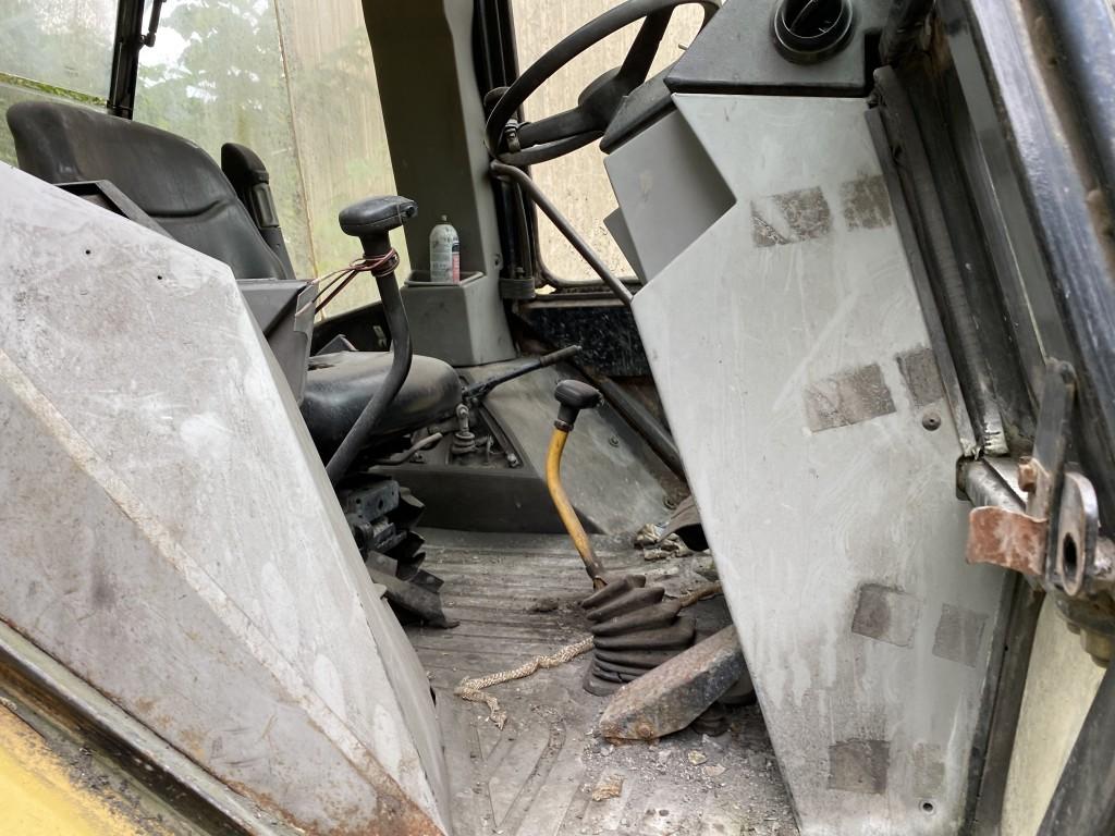1995 CATERPILLAR 436B LOADER BACKHOE, 25/80-18 TIRES, MISSING TIRES, 15,030 HOURS SHOWING, RUNNING