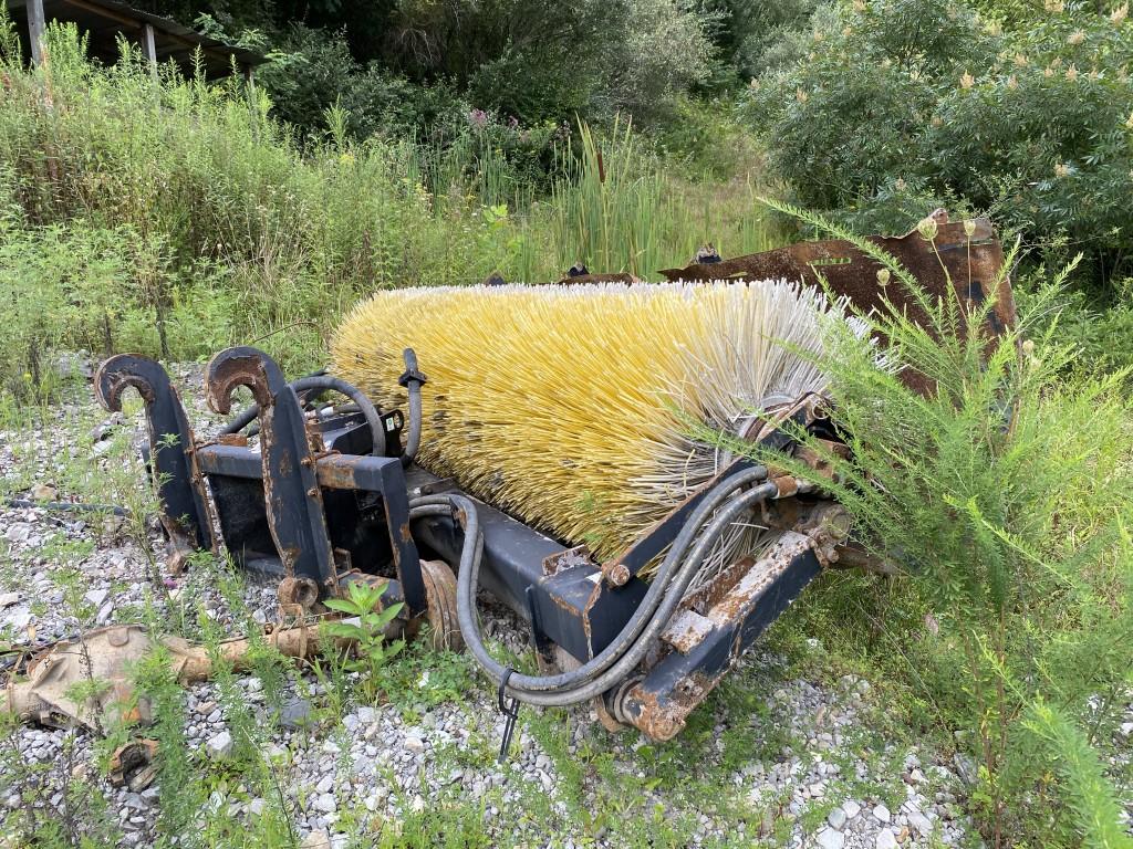 1995 CATERPILLAR 436B LOADER BACKHOE, 25/80-18 TIRES, MISSING TIRES, 15,030 HOURS SHOWING, RUNNING