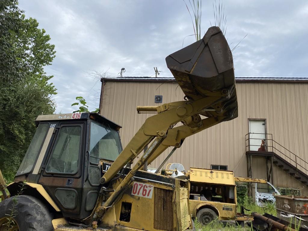 1995 CATERPILLAR 436B LOADER BACKHOE, 25/80-18 TIRES, MISSING TIRES, 15,030 HOURS SHOWING, RUNNING