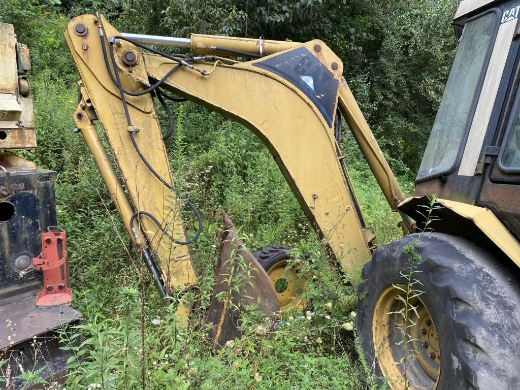 1995 CATERPILLAR 436B LOADER BACKHOE, 25/80-18 TIRES, MISSING TIRES, 15,030 HOURS SHOWING, RUNNING