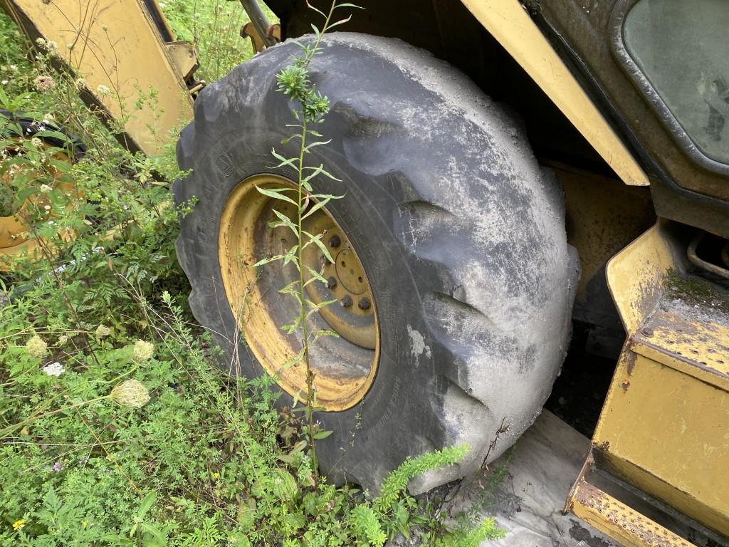 1995 CATERPILLAR 436B LOADER BACKHOE, 25/80-18 TIRES, MISSING TIRES, 15,030 HOURS SHOWING, RUNNING