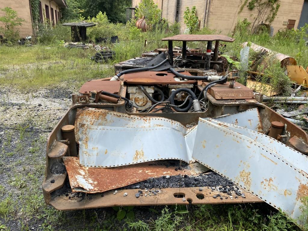 INGERSOLL-RAND 488 SECTION SCOOP WITH BATTERY CHARGER, S/N 488-2137 (UNIT #2137) LOCATION: EAST
