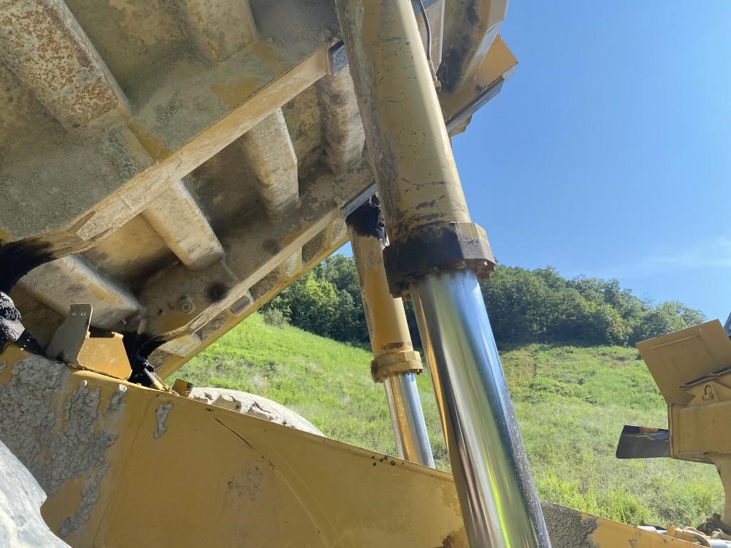 CATERPILLAR 777D ROCK TRUCK, RIGID FRAME, S/N: 00777DAAGC01816, HOURS N/A, MISSING FRONT AXLE,