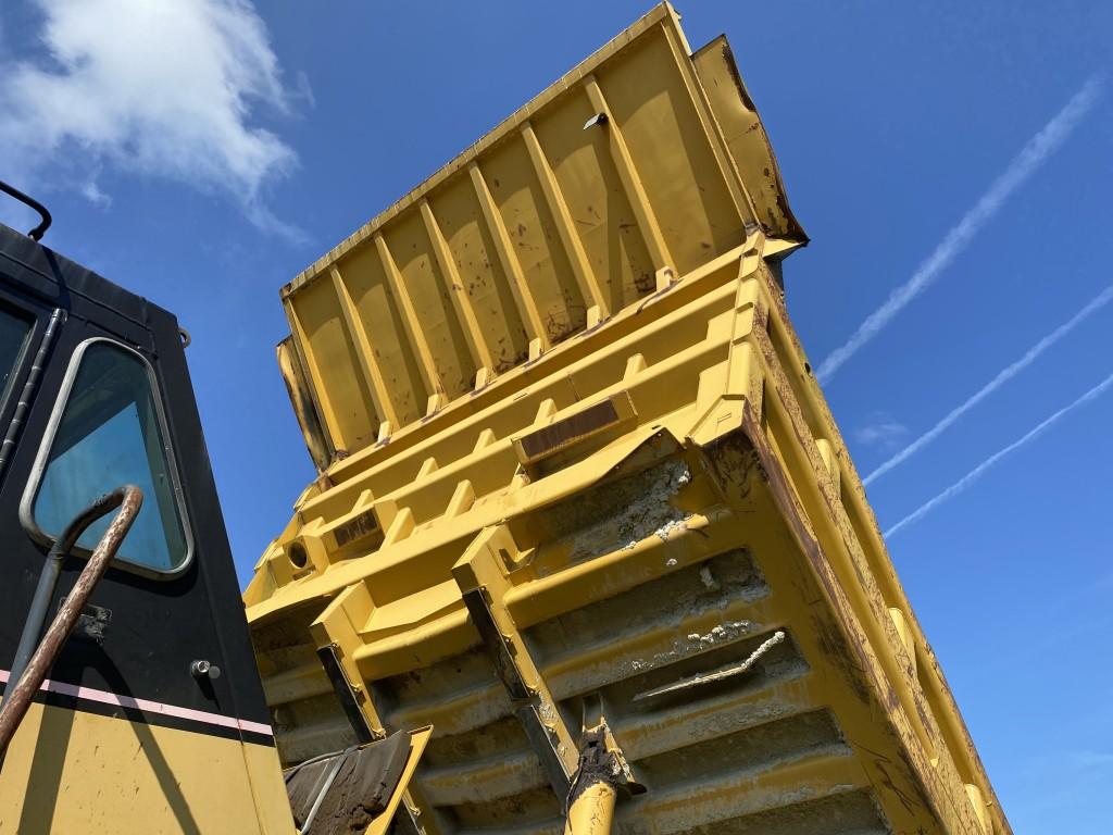 CATERPILLAR 777D ROCK TRUCK, RIGID FRAME, S/N: 00777DAAGC01816, HOURS N/A, MISSING FRONT AXLE,