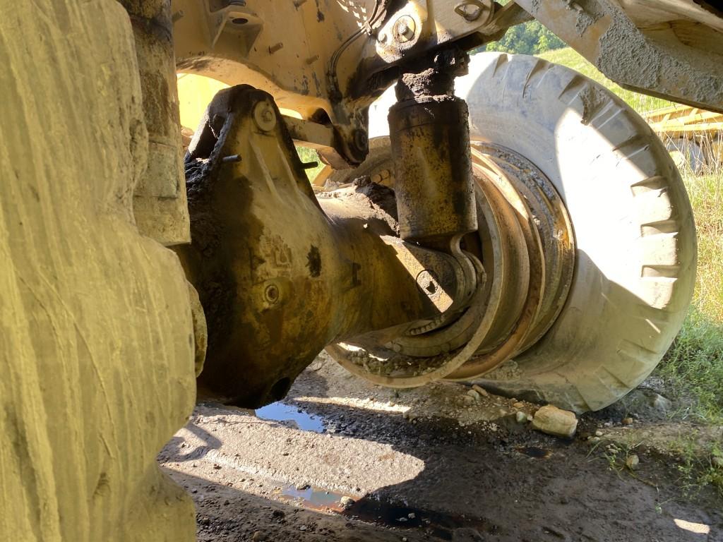 CATERPILLAR 777D ROCK TRUCK, RIGID FRAME, S/N: 00777DAAGC01816, HOURS N/A, MISSING FRONT AXLE,