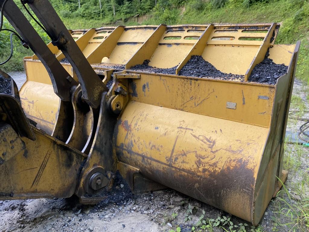 2005 CATERPILLAR 988G WHEEL LOADER, 8 YARD GP BUCKET, 4WD, 35/65-33 TIRES, RUNS AND OPERATES, S/N