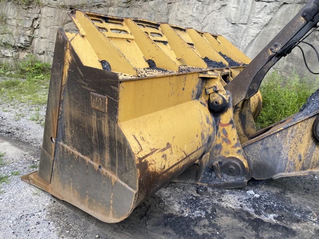 2005 CATERPILLAR 988G WHEEL LOADER, 8 YARD GP BUCKET, 4WD, 35/65-33 TIRES, RUNS AND OPERATES, S/N
