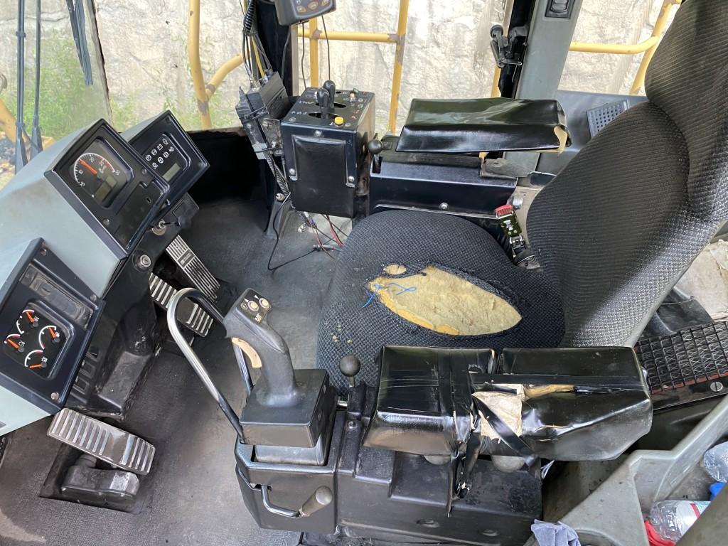 2005 CATERPILLAR 988G WHEEL LOADER, 8 YARD GP BUCKET, 4WD, 35/65-33 TIRES, RUNS AND OPERATES, S/N