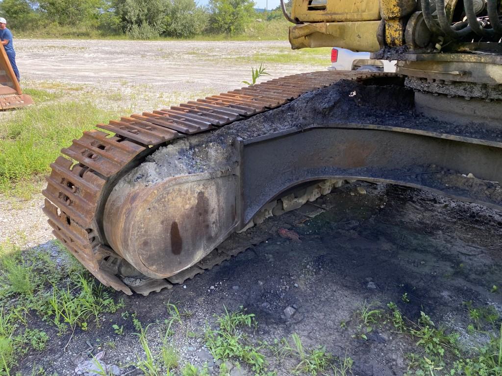 2001 KOMATSU PC400LC-6LM HYDRAULIC EXCAVATOR, ENCLOSED CAB, S/N: A85347, APPROX. HOURS 12,835,