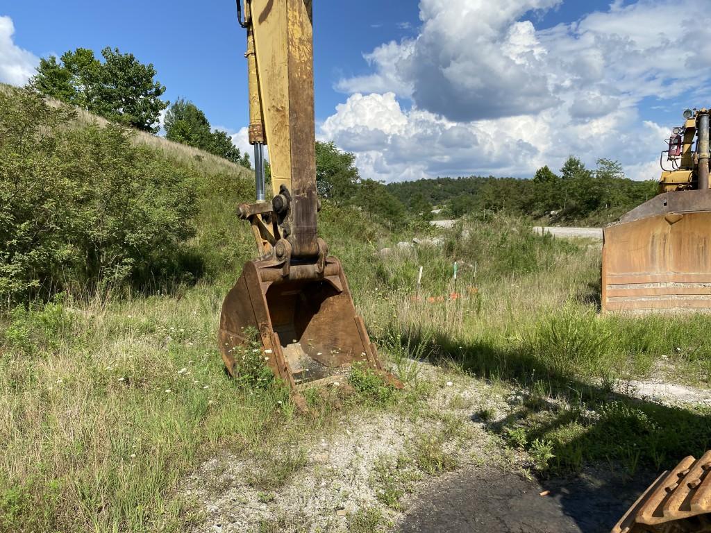 2001 KOMATSU PC400LC-6LM HYDRAULIC EXCAVATOR, ENCLOSED CAB, S/N: A85347, APPROX. HOURS 12,835,