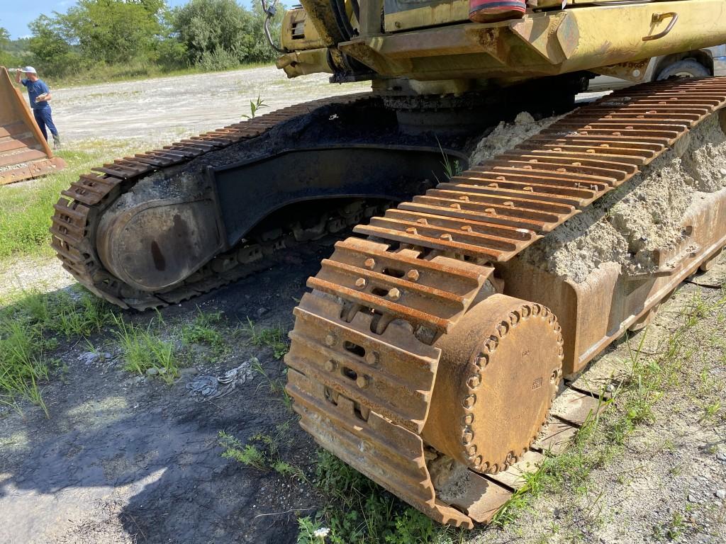 2001 KOMATSU PC400LC-6LM HYDRAULIC EXCAVATOR, ENCLOSED CAB, S/N: A85347, APPROX. HOURS 12,835,