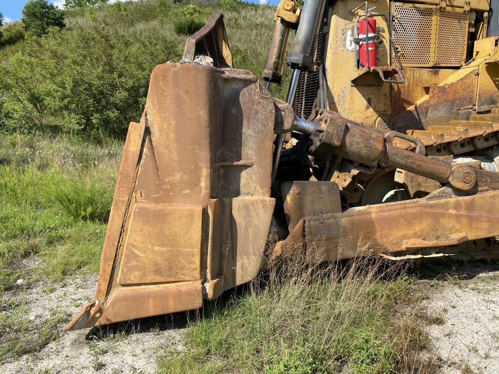 2001 CATERPILLAR D10R DOZER, ENCLOSED CAB, S/N: 3KR01773, 38,114 HOURS, 206'' BLADE, 24'' TRACK SHOE