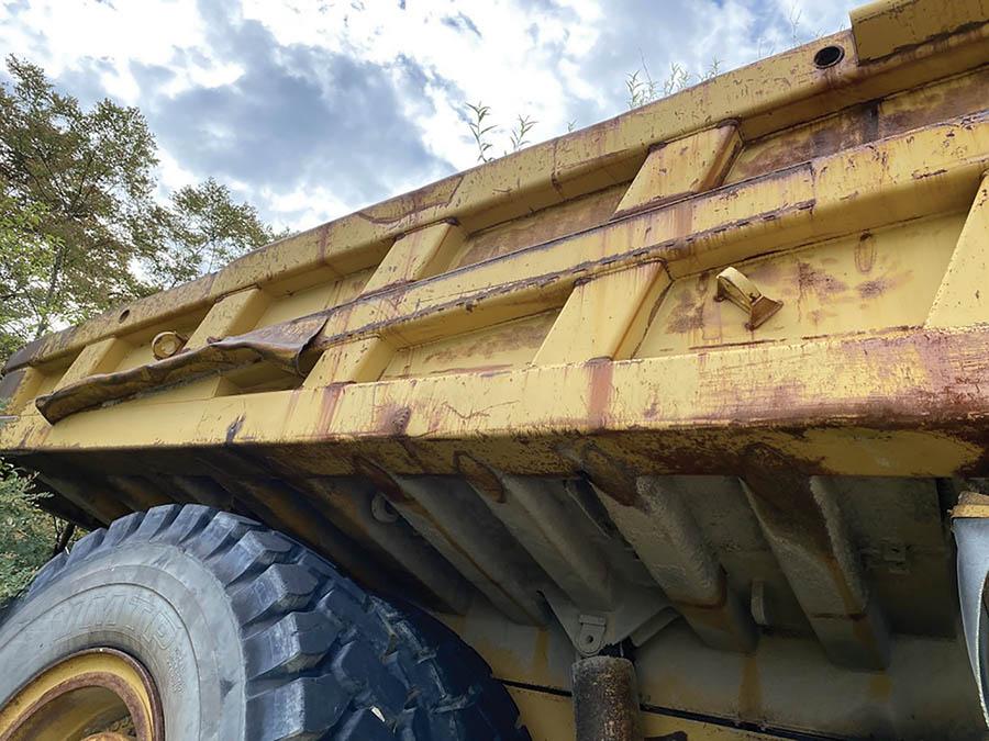1998 CATERPILLAR 785B, ROCK TRUCK, RIGID FRAME, ENCLOSED CAB, S/N: 6HK0078, APPROX. 71,744 HOURS,