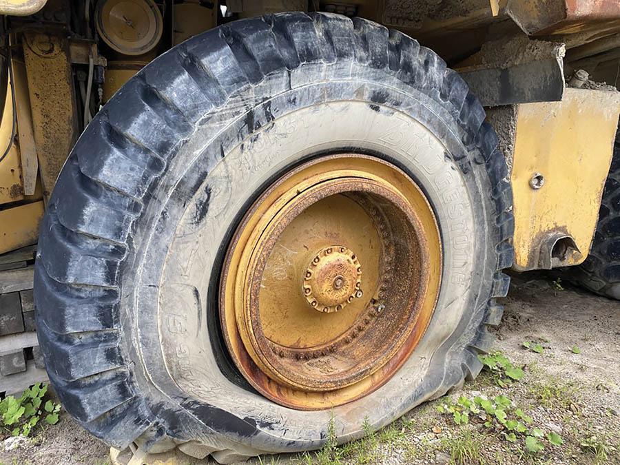 1998 CATERPILLAR 785B, ROCK TRUCK, RIGID FRAME, ENCLOSED CAB, S/N: 6HK0078, APPROX. 71,744 HOURS,