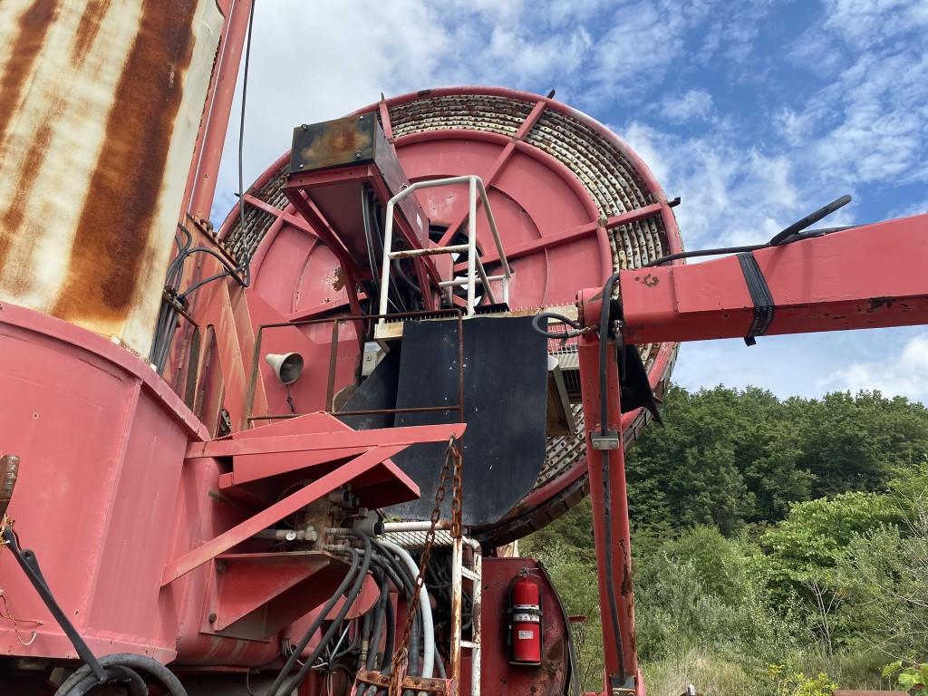 1999 SUPERIOR HIGH WALL MINER, (2) 400-HP HORIZONTAL DRIVES, (2) CUTTING HEADS, APPROX. (50)