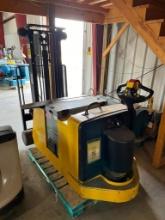 Hyster 4,000 LB. Capacity Walk-Behind Pallet Jack, Model W40ZC, w/ Forks (NEEDS REPAIR) ($10 Loading