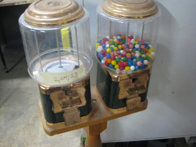 Refrigerated Vending machine gumball machine