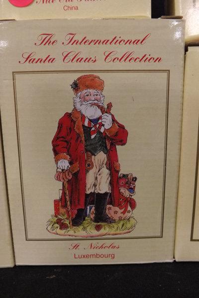 International Santa Collection in box (8)