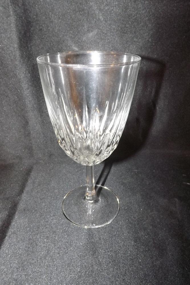 11 Stemmed Glasses clear patterned glass