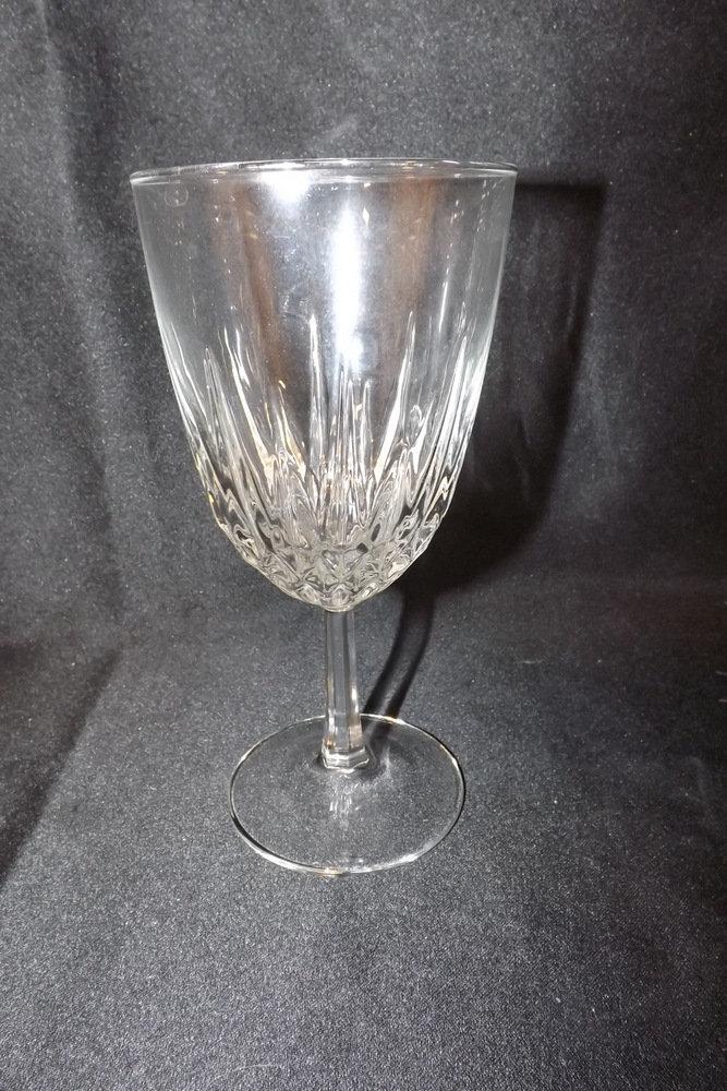 11 Stemmed Glasses clear patterned glass