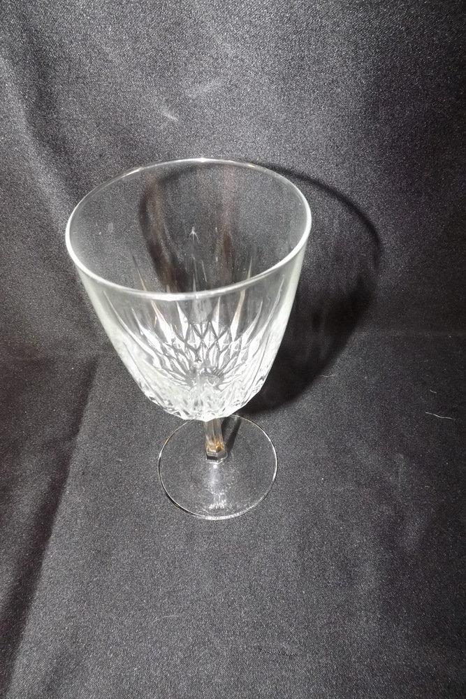 11 Stemmed Glasses clear patterned glass
