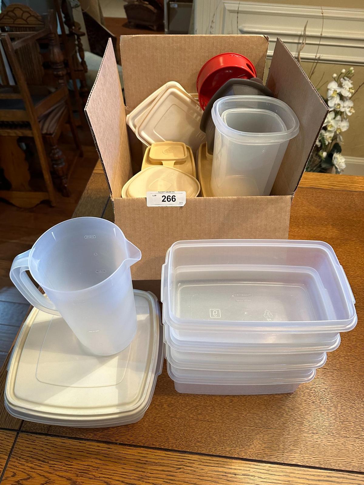 (11) Set of Tupperware