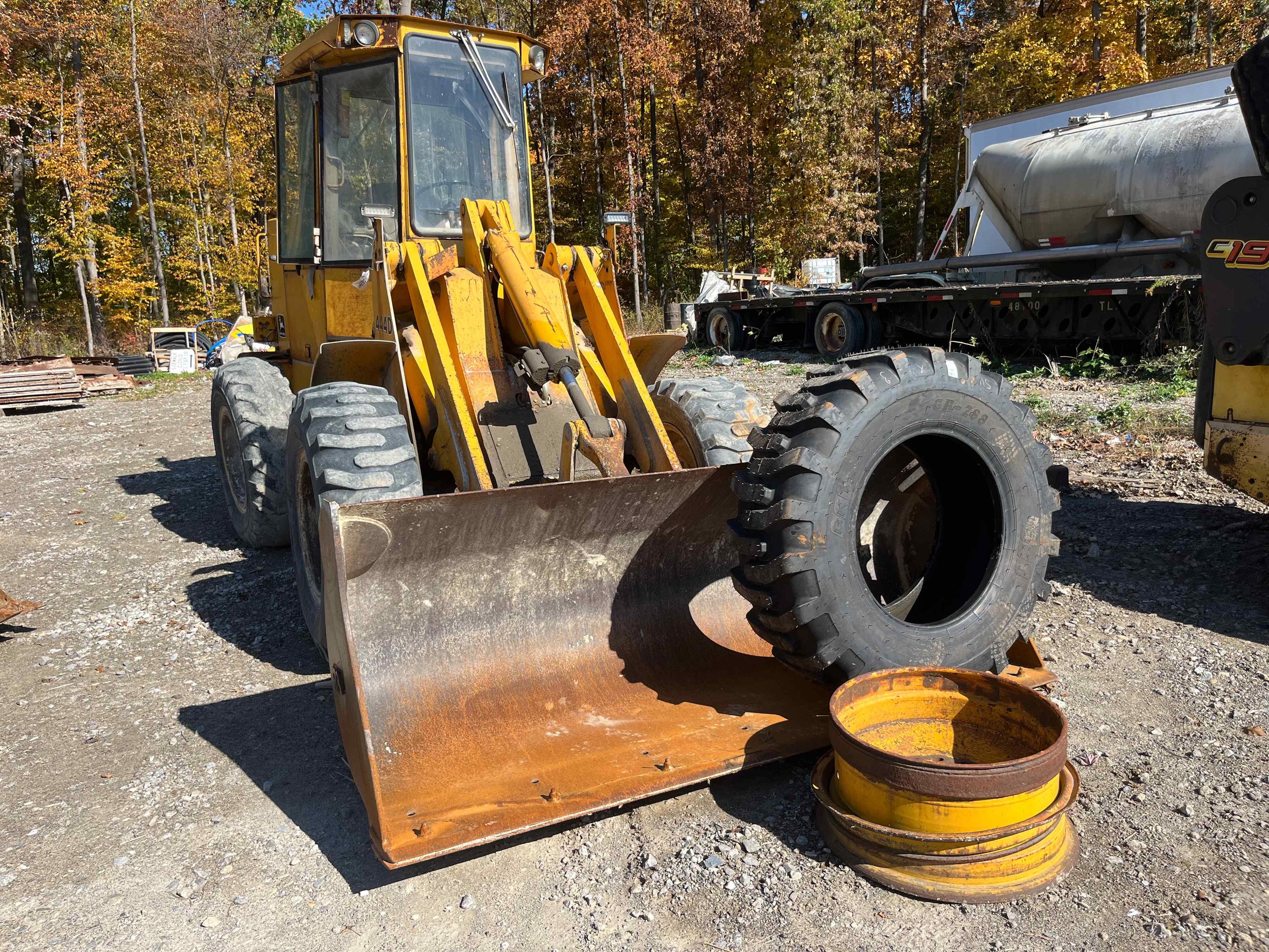 JD 444D Loader, 8' front bkt., 6cyl Dsl., 5854hrs.